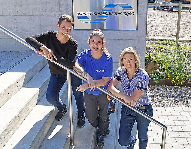 Force féminine chez Schmid Metallbau AG, de gauche à droite : Jasmin Bürgi, dessinatrice-constructrice sur métal, Andrea Senn, constructrice métallique CFC, et Anita Tschopp, directrice de Schmid Metallbau.